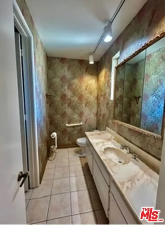 4949 Genesta Avenue #409 Los Angeles, CA 91316