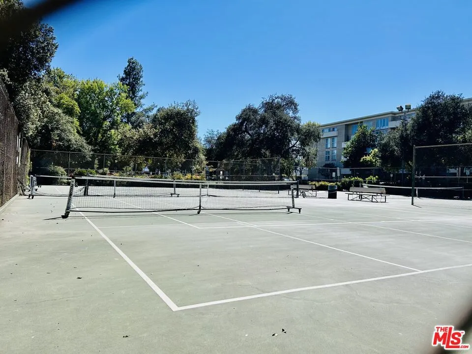 4949 Genesta Avenue #409 Los Angeles, CA 91316