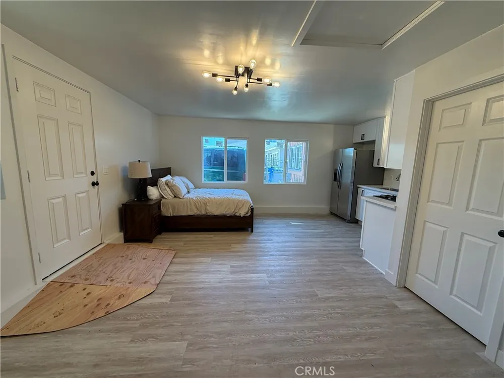 7031 Bellaire Ave North Hollywood, CA 91605