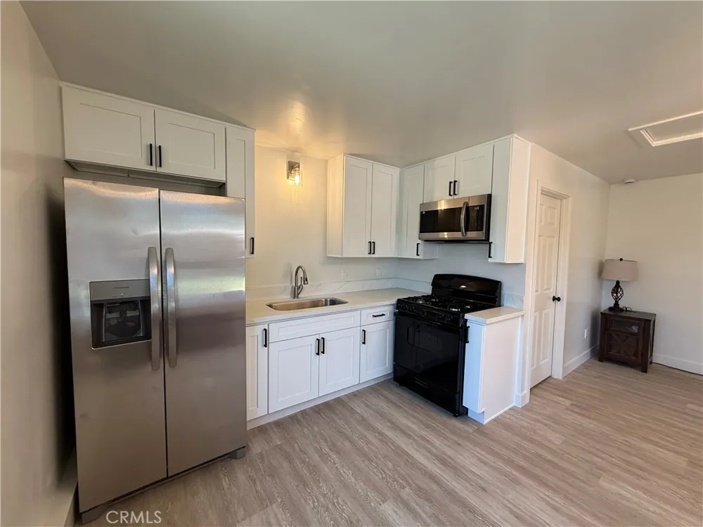 7031 Bellaire Ave North Hollywood, CA 91605