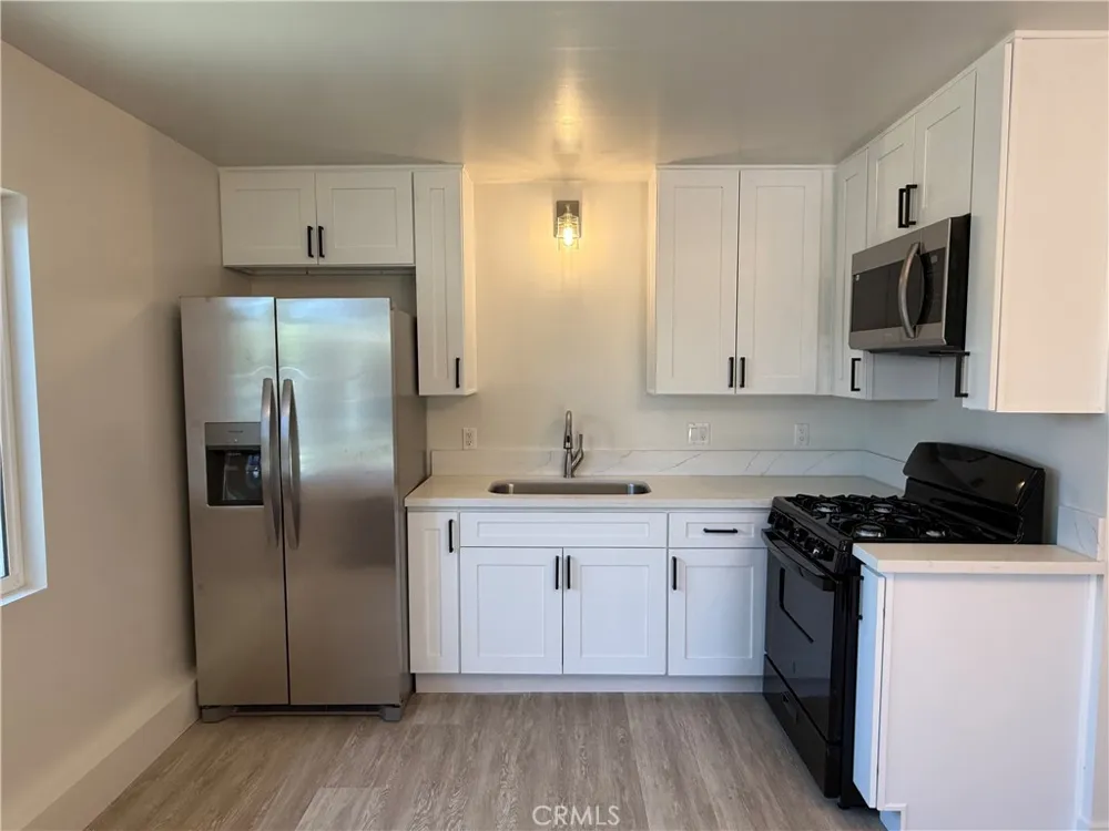 7031 Bellaire Ave North Hollywood, CA 91605