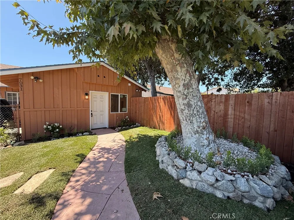 7031 Bellaire Ave North Hollywood, CA 91605