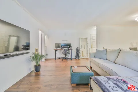 625 Flores Street #102