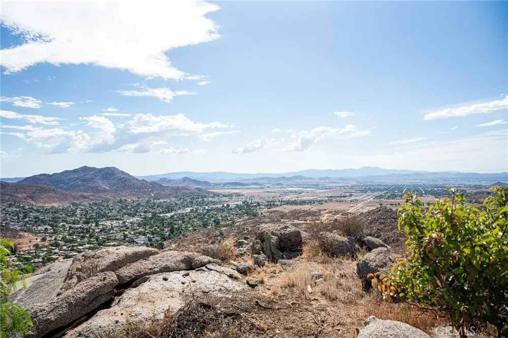 39 Minton Homeland, CA 92548