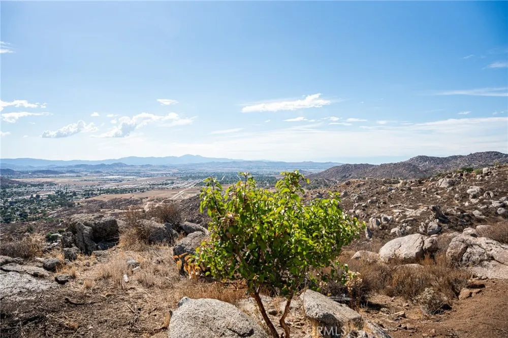 39 Minton Homeland, CA 92548