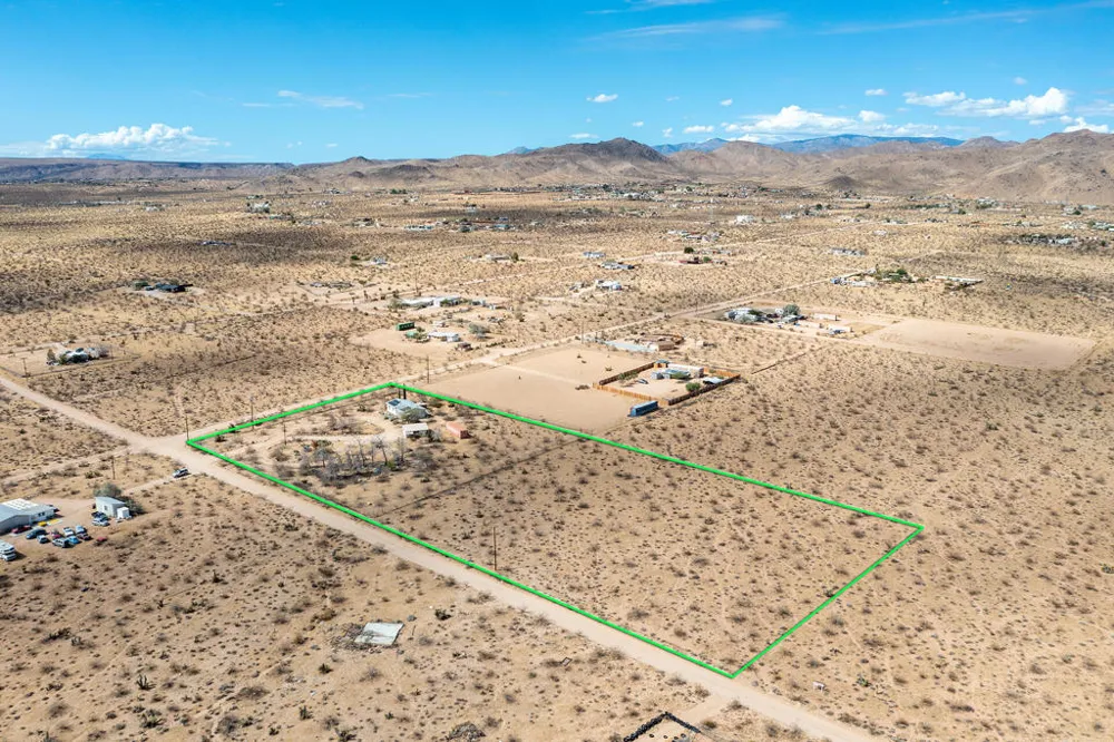 1959 Yetters Lane Landers, CA 92285
