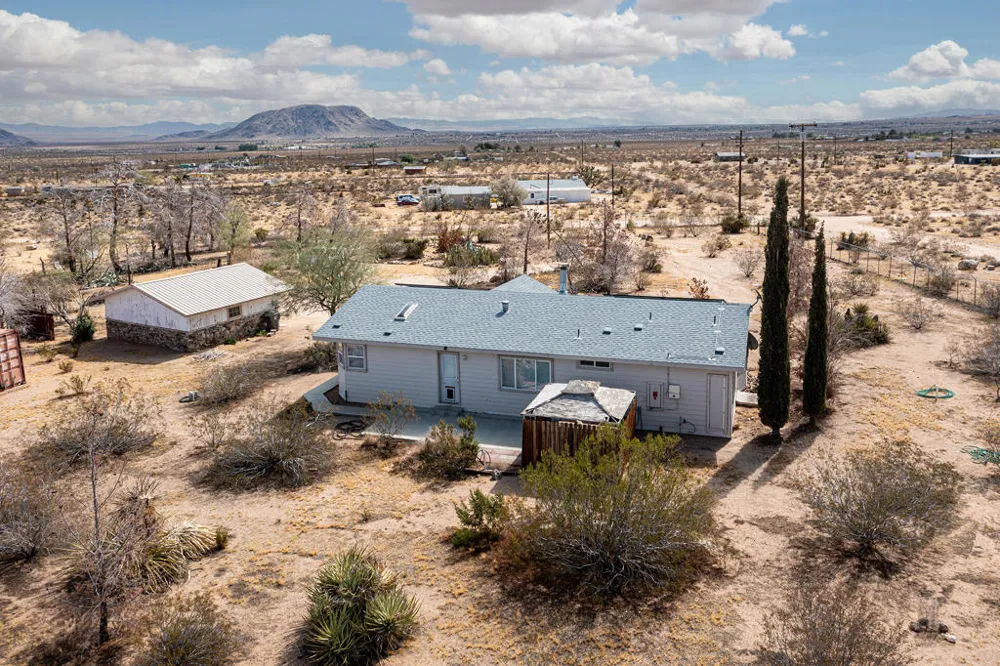 1959 Yetters Lane Landers, CA 92285