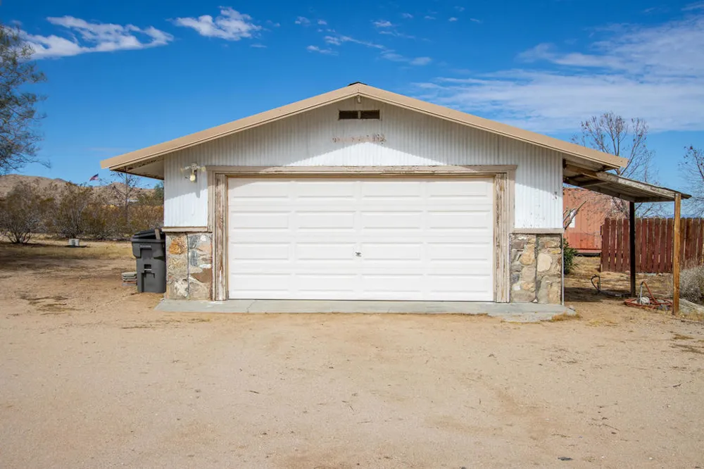 1959 Yetters Lane Landers, CA 92285