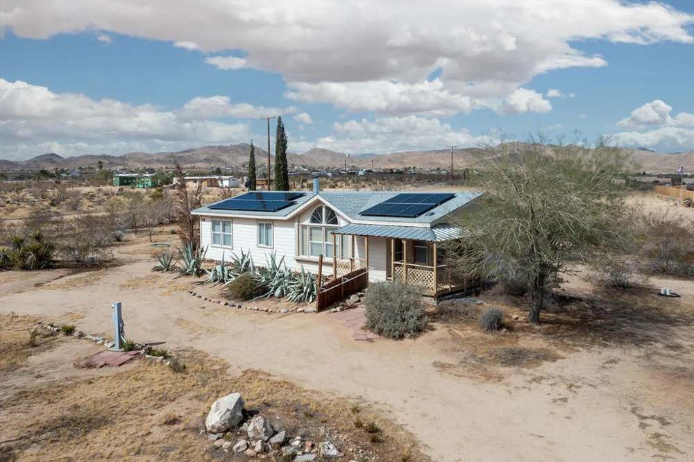 1959 Yetters Lane Landers, CA 92285