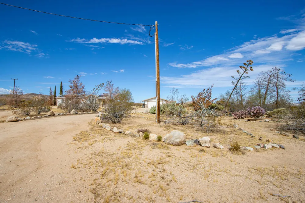 1959 Yetters Lane Landers, CA 92285