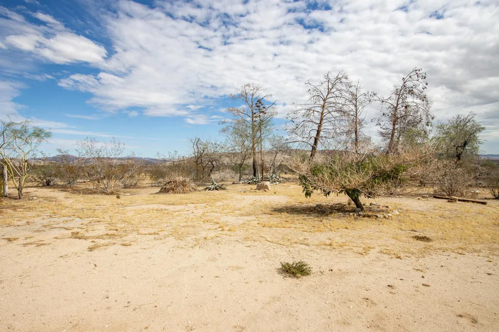 1959 Yetters Lane Landers, CA 92285