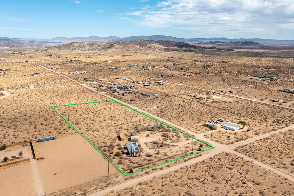 1959 Yetters Lane Landers, CA 92285