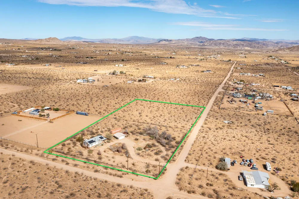 1959 Yetters Lane Landers, CA 92285