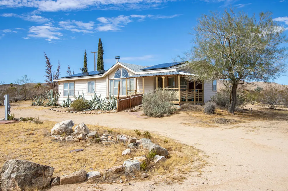 1959 Yetters Lane Landers, CA 92285