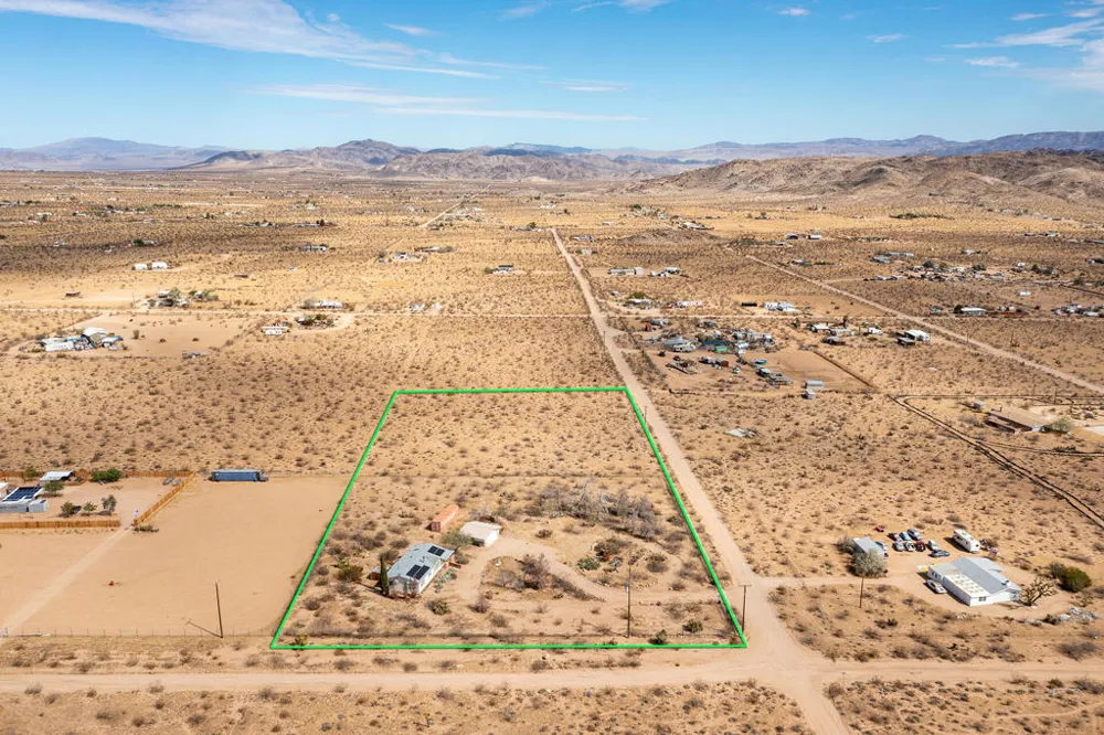 1959 Yetters Lane Landers, CA 92285