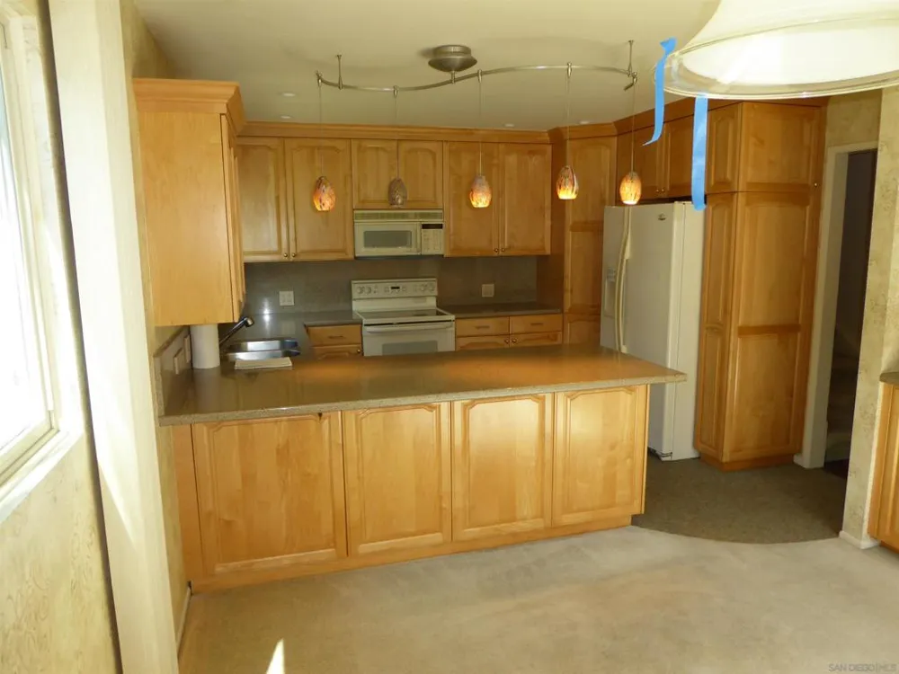 2306 Caminito Andada San Diego, CA 92107