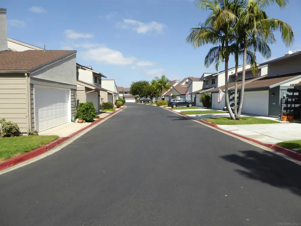 2306 Caminito Andada San Diego, CA 92107