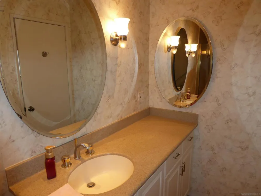 2306 Caminito Andada San Diego, CA 92107