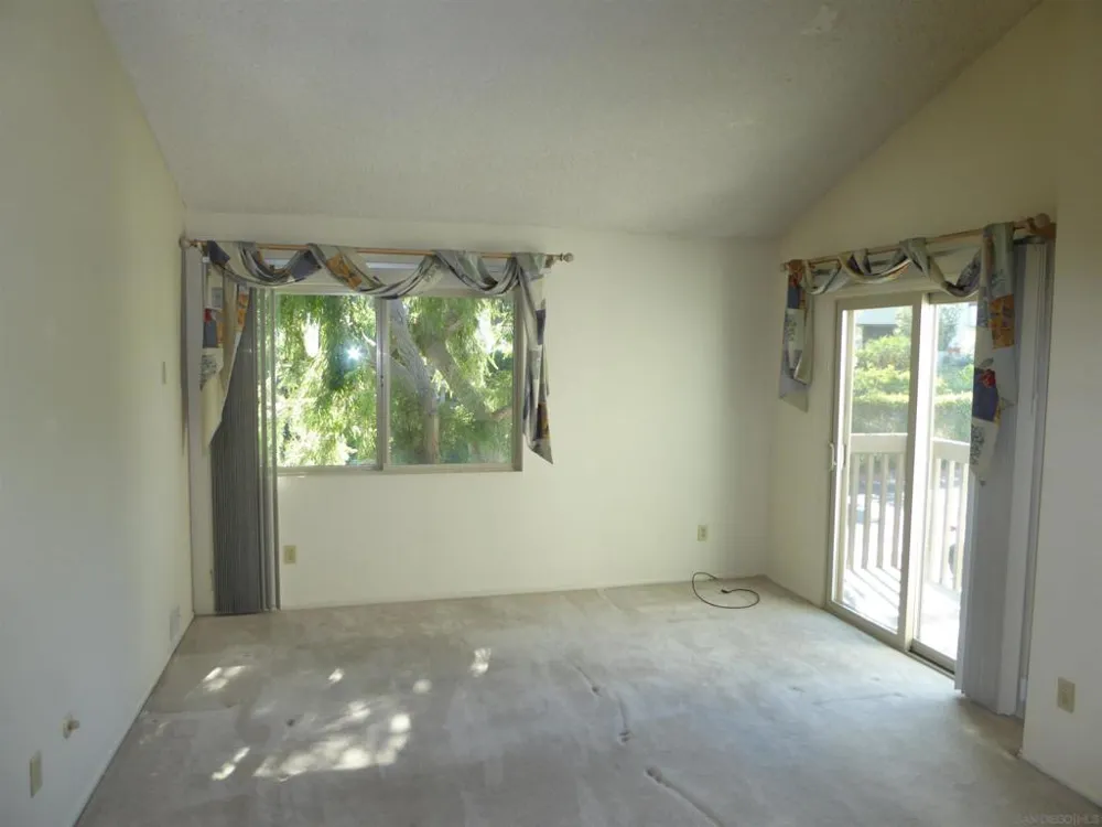 2306 Caminito Andada San Diego, CA 92107