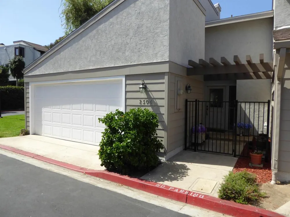 2306 Caminito Andada San Diego, CA 92107