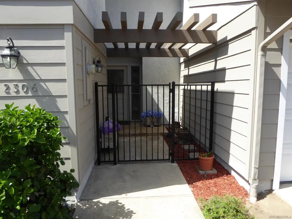 2306 Caminito Andada San Diego, CA 92107