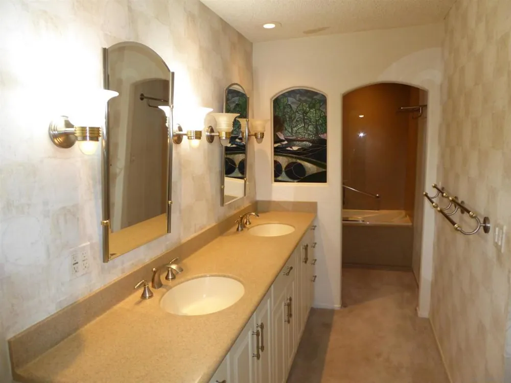 2306 Caminito Andada San Diego, CA 92107