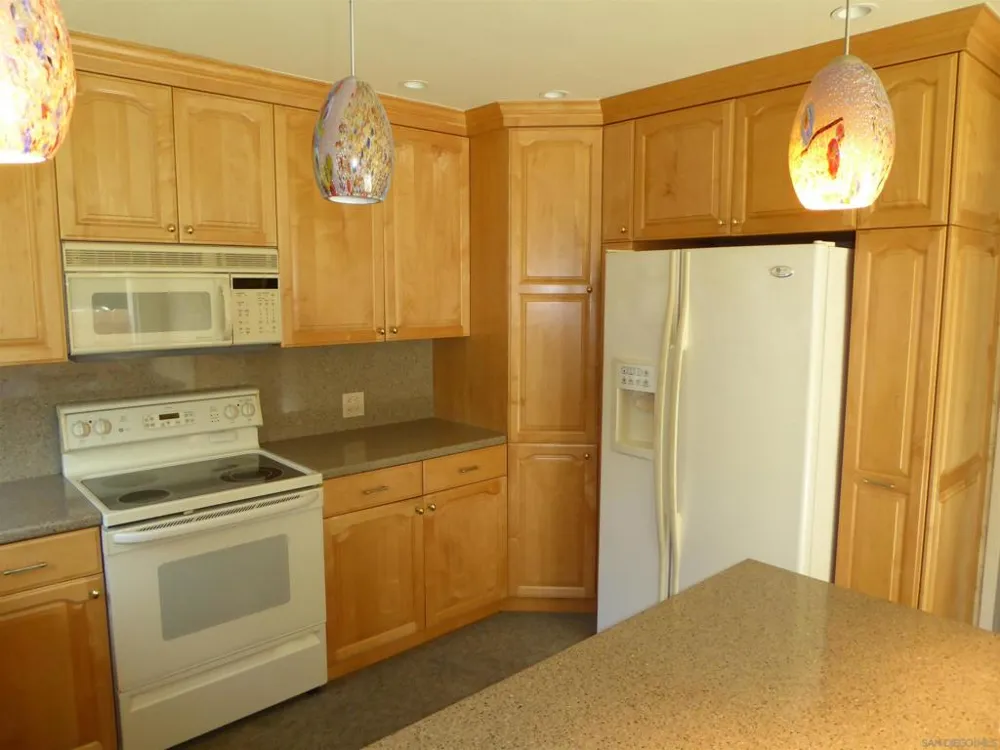 2306 Caminito Andada San Diego, CA 92107