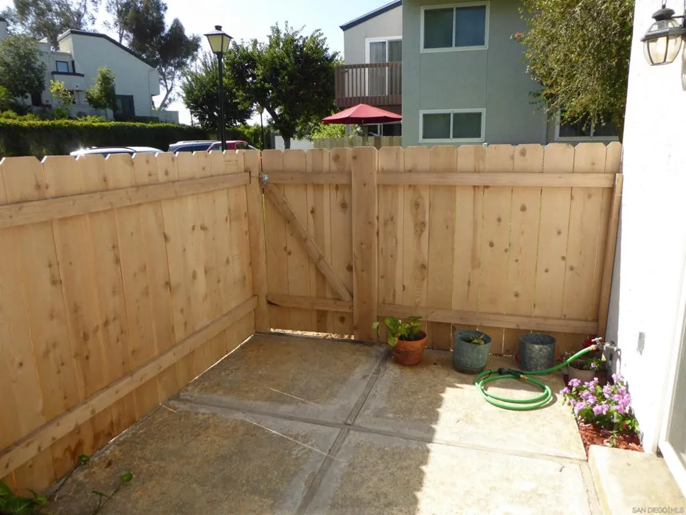 2306 Caminito Andada San Diego, CA 92107