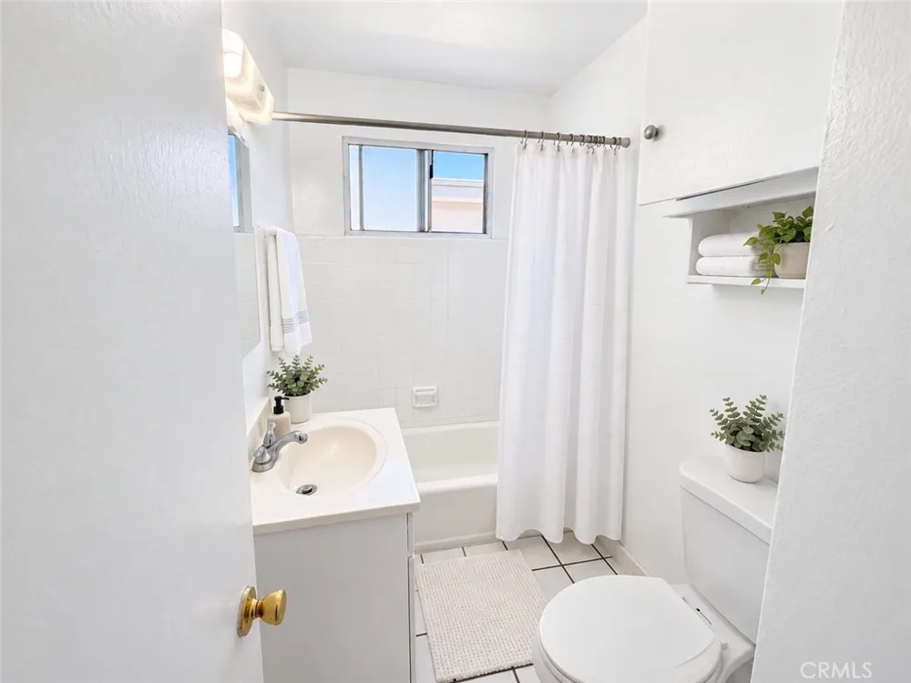 1808 10th Street #D Santa Monica, CA 90404