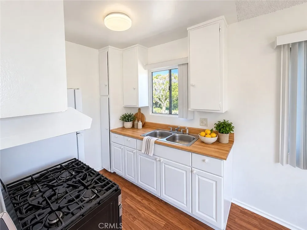 1808 10th Street #D Santa Monica, CA 90404