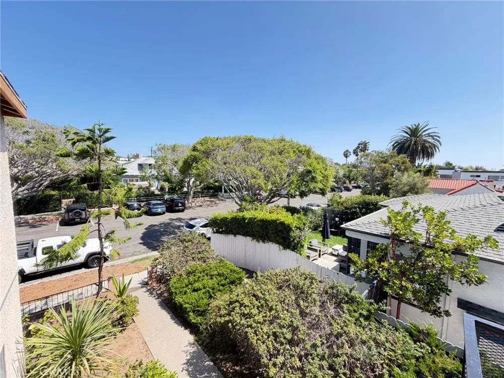 1808 10th Street #D Santa Monica, CA 90404