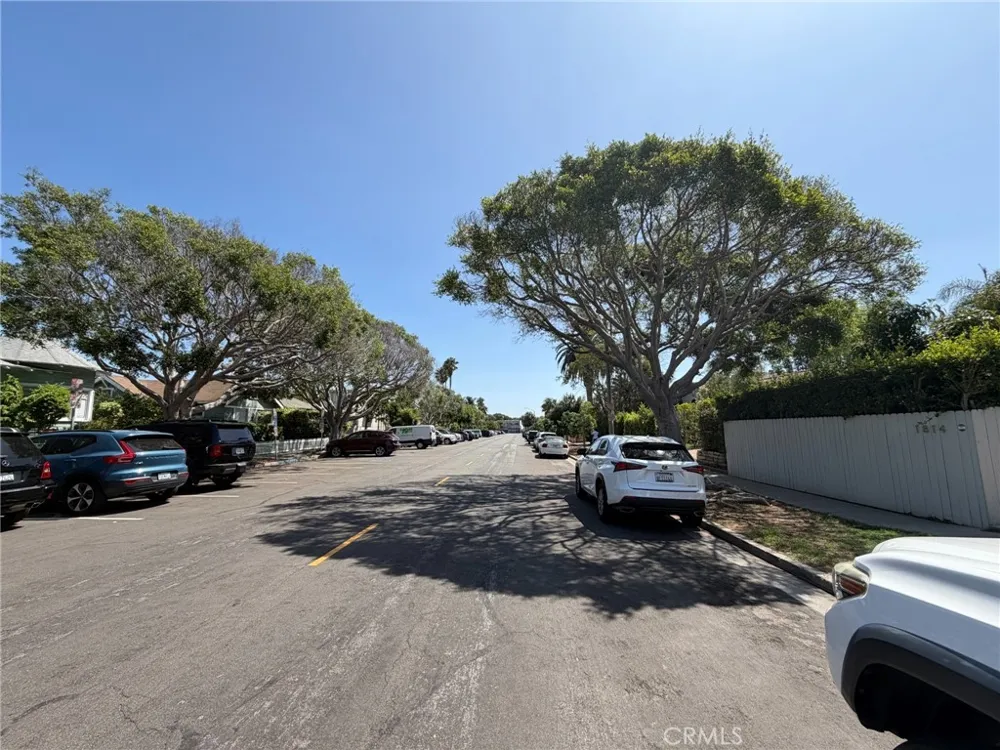 1808 10th Street #D Santa Monica, CA 90404