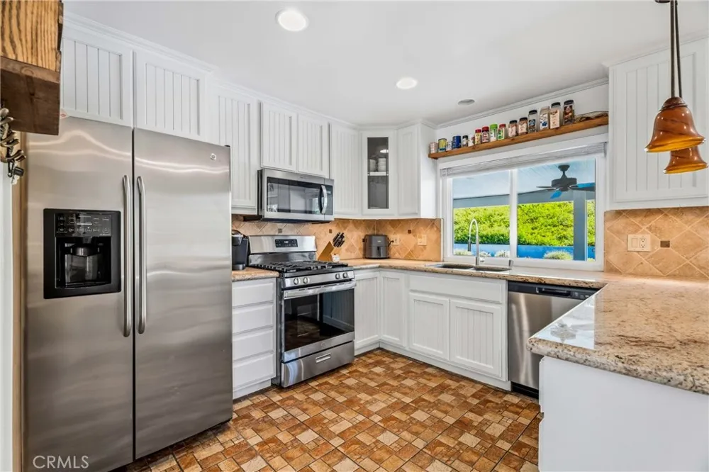 27394 Onlee Saugus, CA 91350