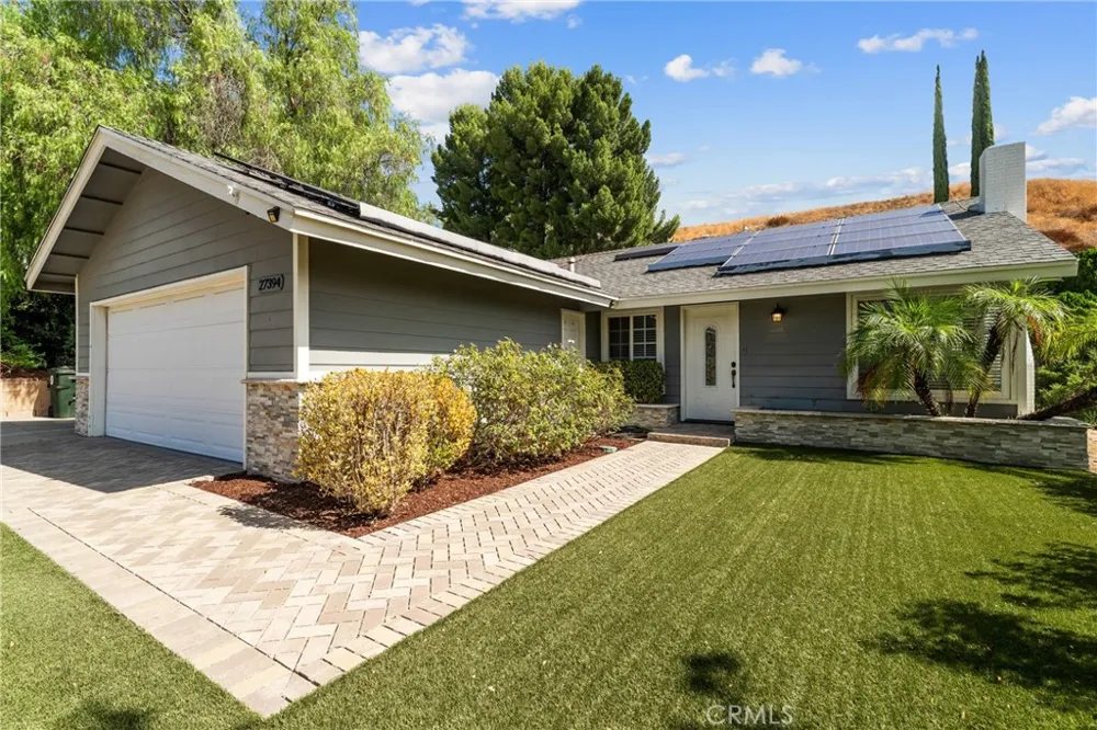 27394 Onlee Saugus, CA 91350