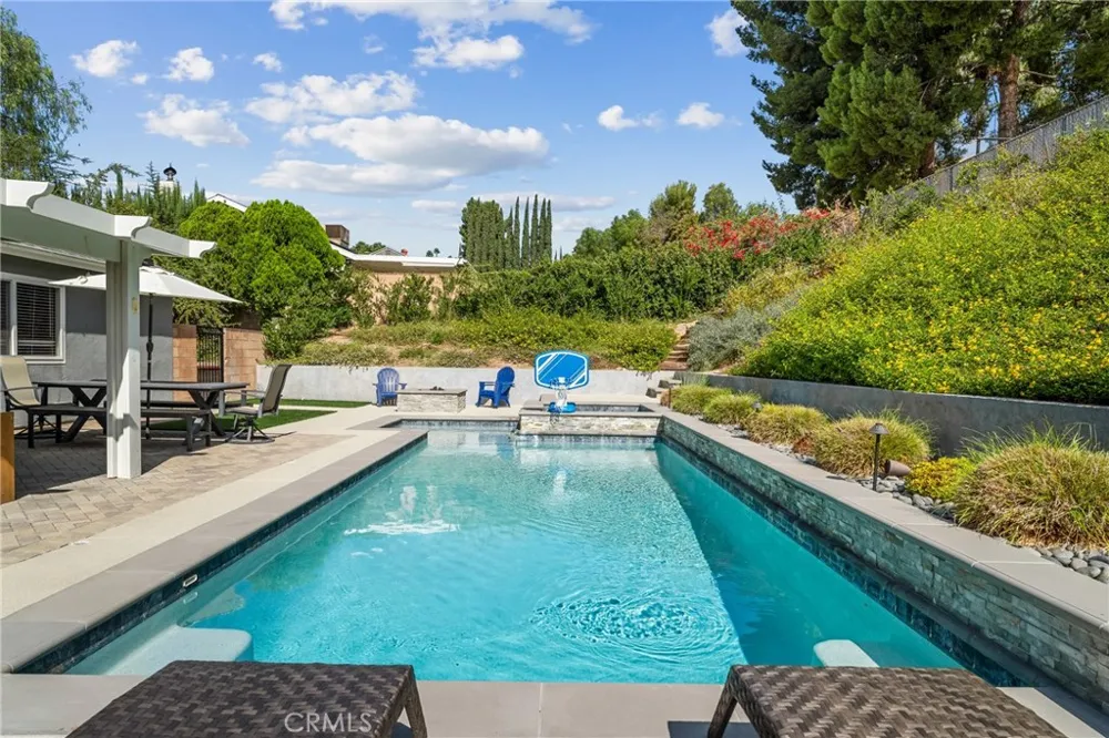 27394 Onlee Saugus, CA 91350