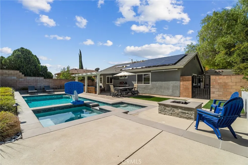 27394 Onlee Saugus, CA 91350