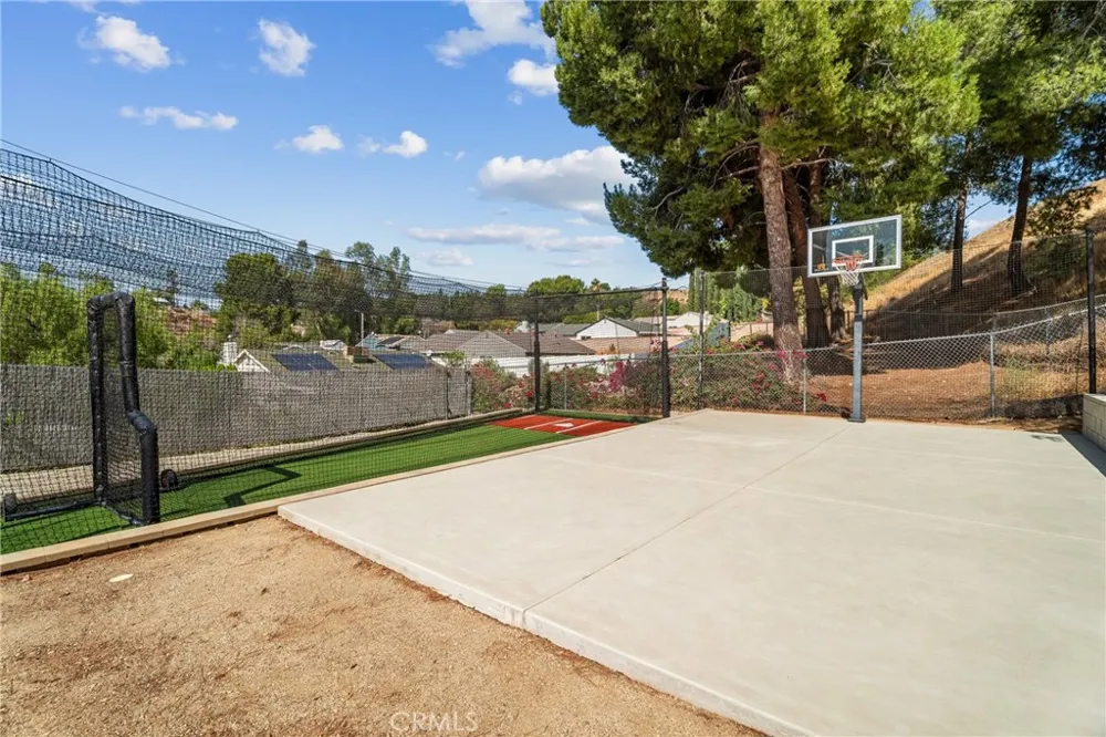 27394 Onlee Saugus, CA 91350