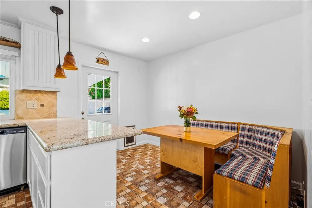27394 Onlee Saugus, CA 91350