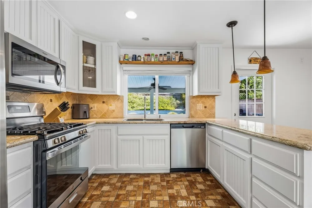 27394 Onlee Saugus, CA 91350