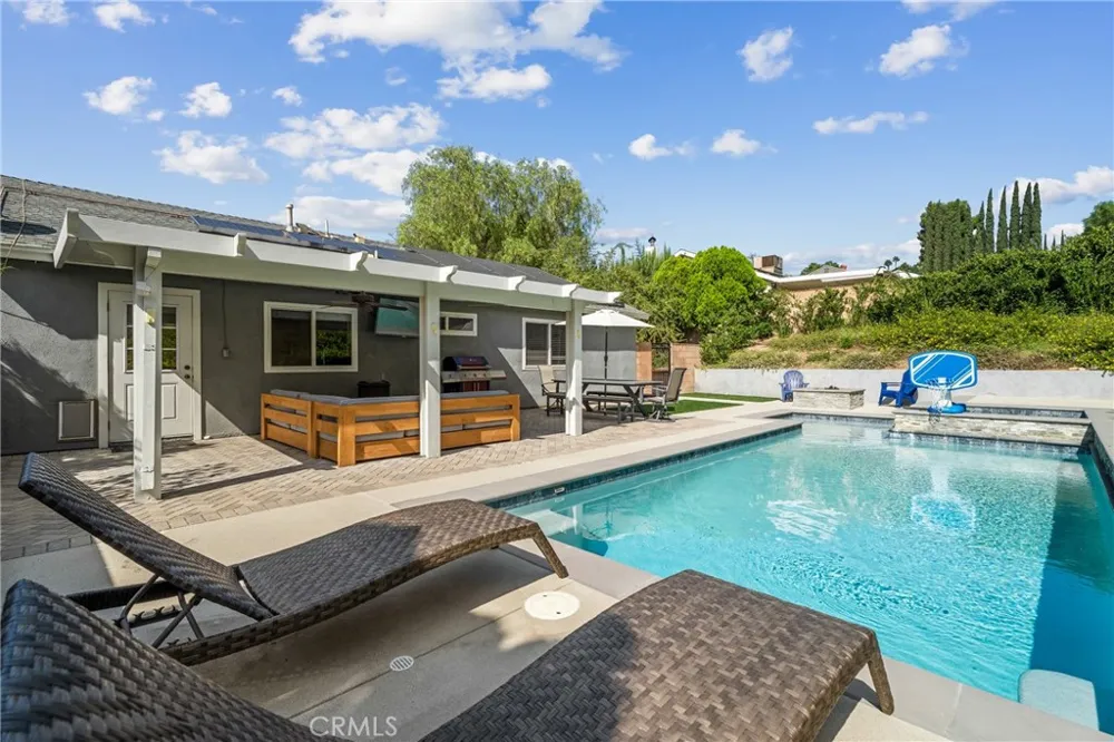 27394 Onlee Saugus, CA 91350
