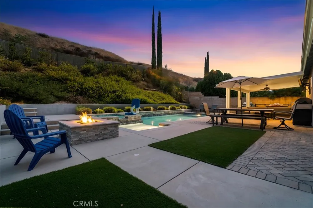 27394 Onlee Saugus, CA 91350