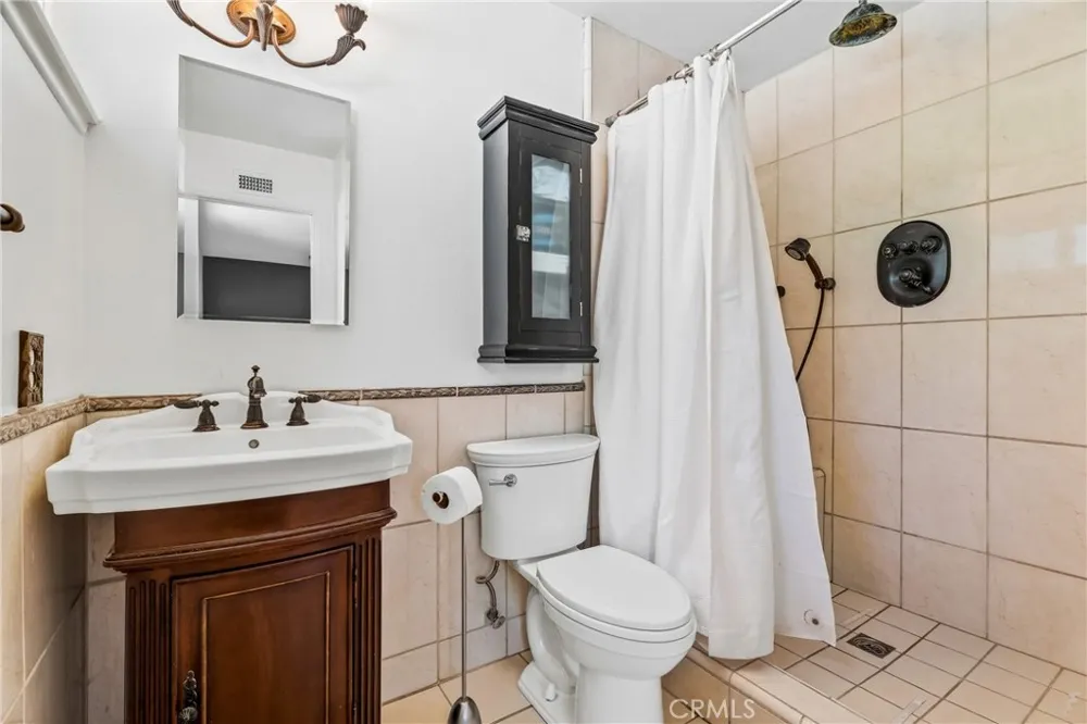 27394 Onlee Saugus, CA 91350