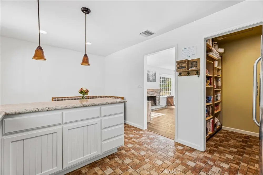 27394 Onlee Saugus, CA 91350