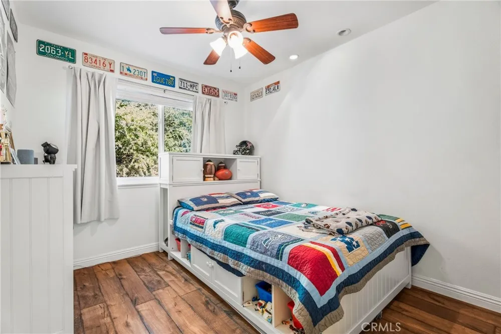 27394 Onlee Saugus, CA 91350