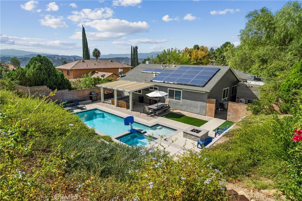 27394 Onlee Saugus, CA 91350