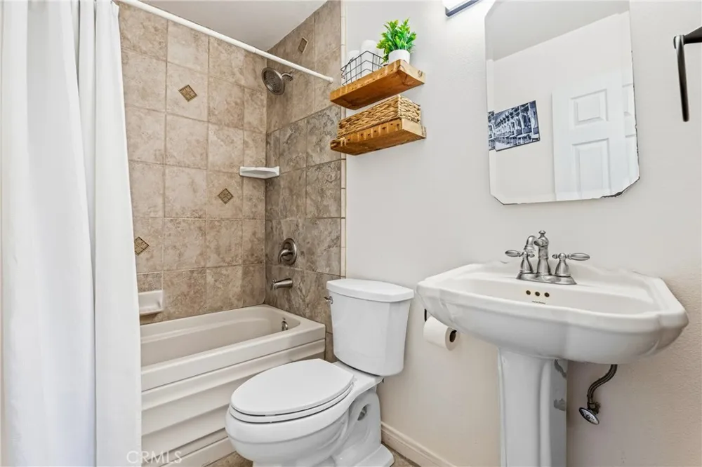 27394 Onlee Saugus, CA 91350