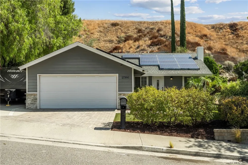 27394 Onlee Saugus, CA 91350