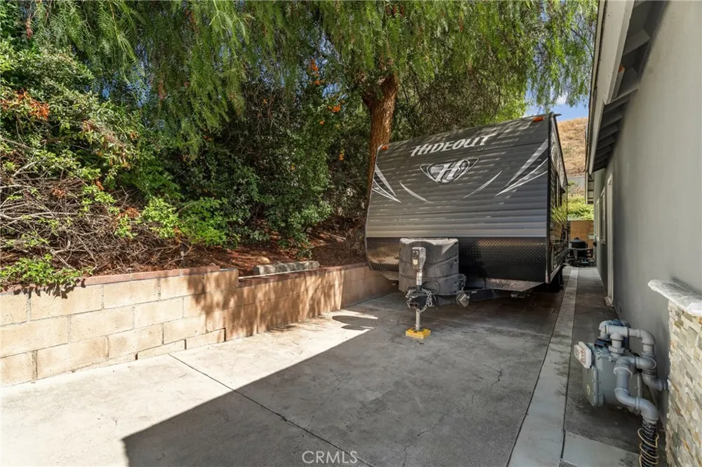 27394 Onlee Saugus, CA 91350