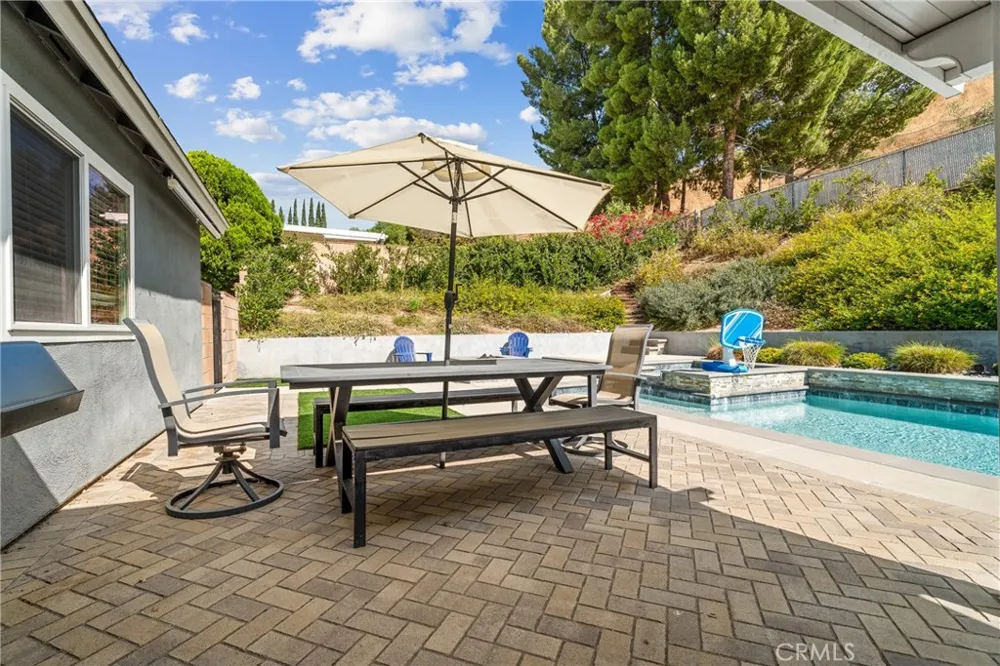 27394 Onlee Saugus, CA 91350