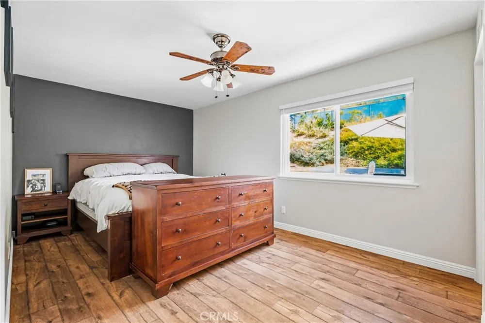 27394 Onlee Saugus, CA 91350